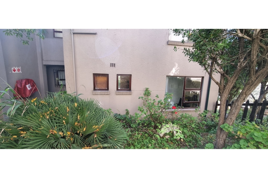 2 Bedroom Property for Sale in Wilro Park Gauteng