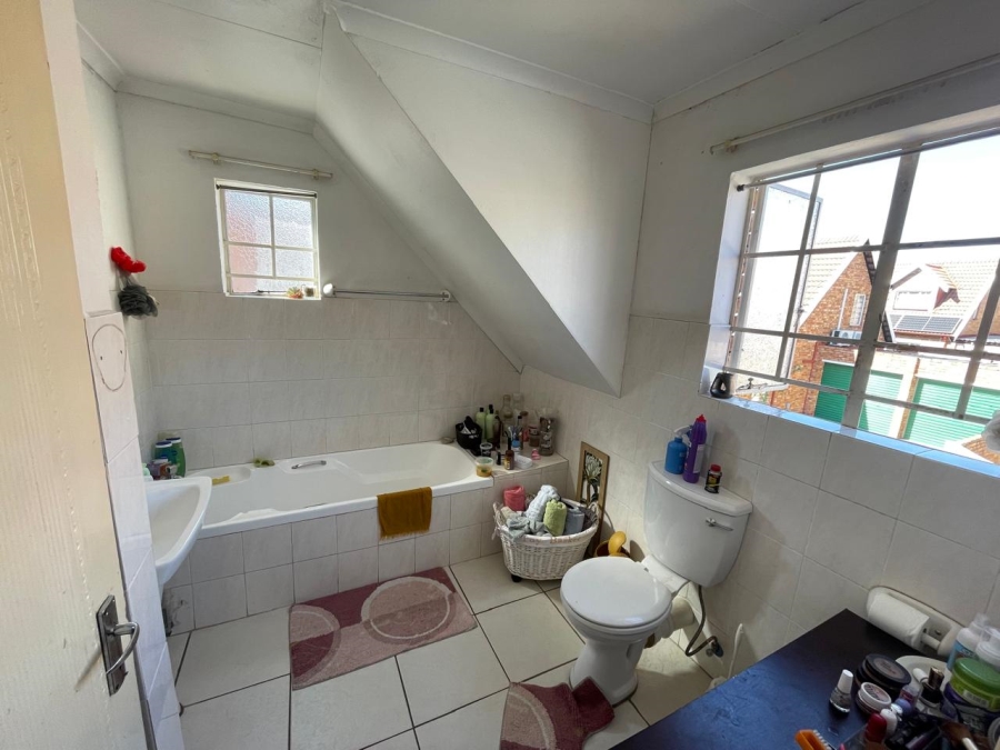 3 Bedroom Property for Sale in Bromhof Gauteng