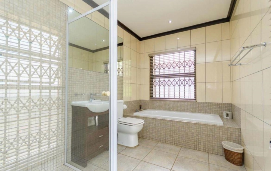 4 Bedroom Property for Sale in Aspen Hills Gauteng
