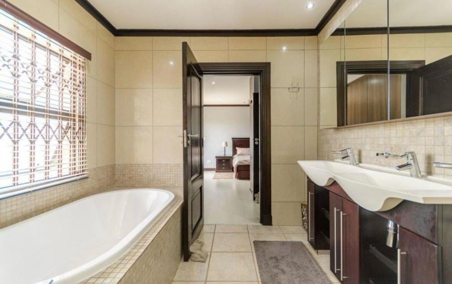 4 Bedroom Property for Sale in Aspen Hills Gauteng