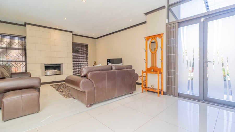 4 Bedroom Property for Sale in Aspen Hills Gauteng