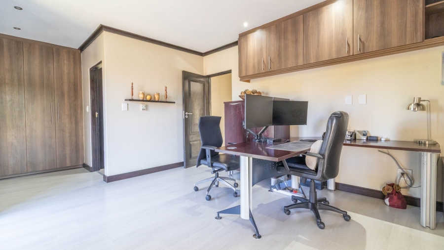 4 Bedroom Property for Sale in Aspen Hills Gauteng