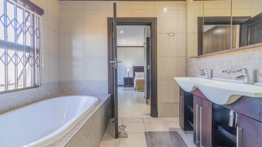 4 Bedroom Property for Sale in Aspen Hills Gauteng