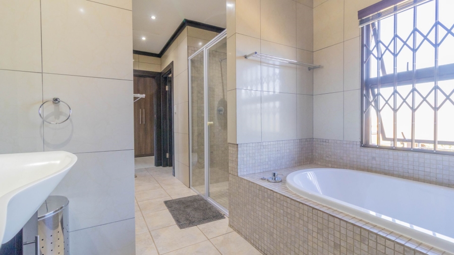 4 Bedroom Property for Sale in Aspen Hills Gauteng