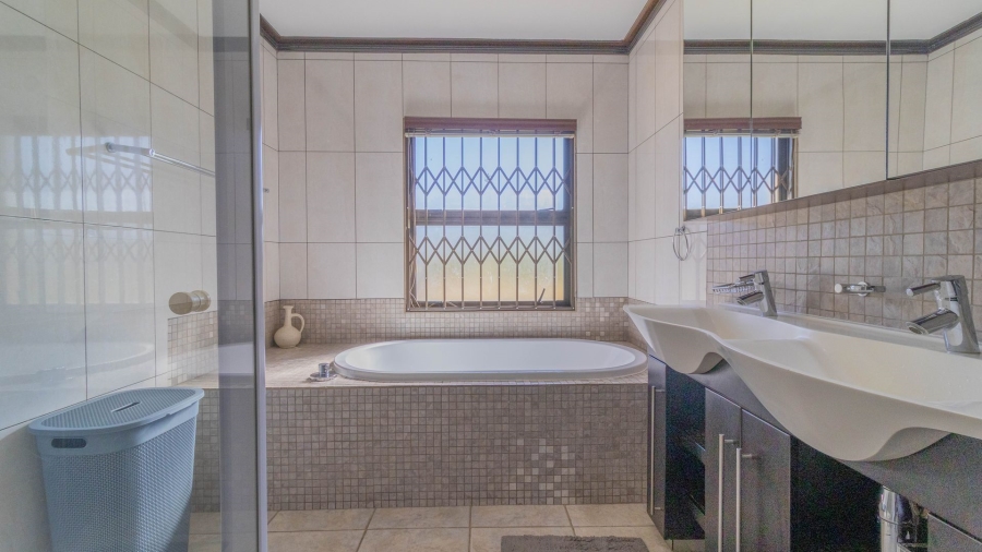4 Bedroom Property for Sale in Aspen Hills Gauteng