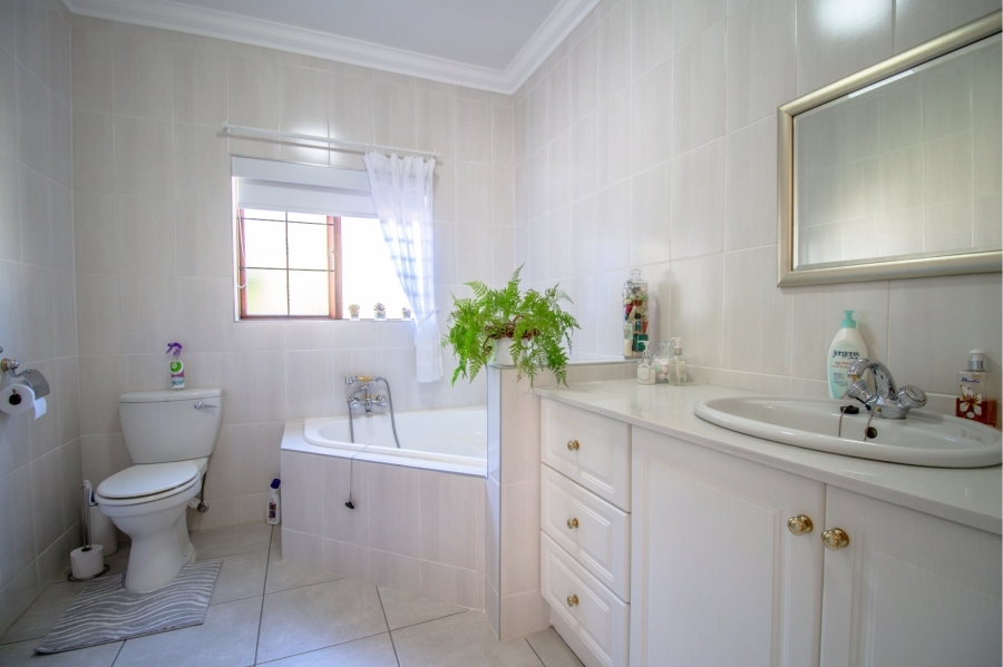 3 Bedroom Property for Sale in Eldoraigne Gauteng