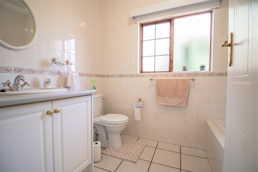 3 Bedroom Property for Sale in Eldoraigne Gauteng