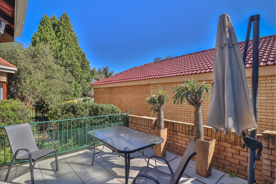 3 Bedroom Property for Sale in Eldoraigne Gauteng