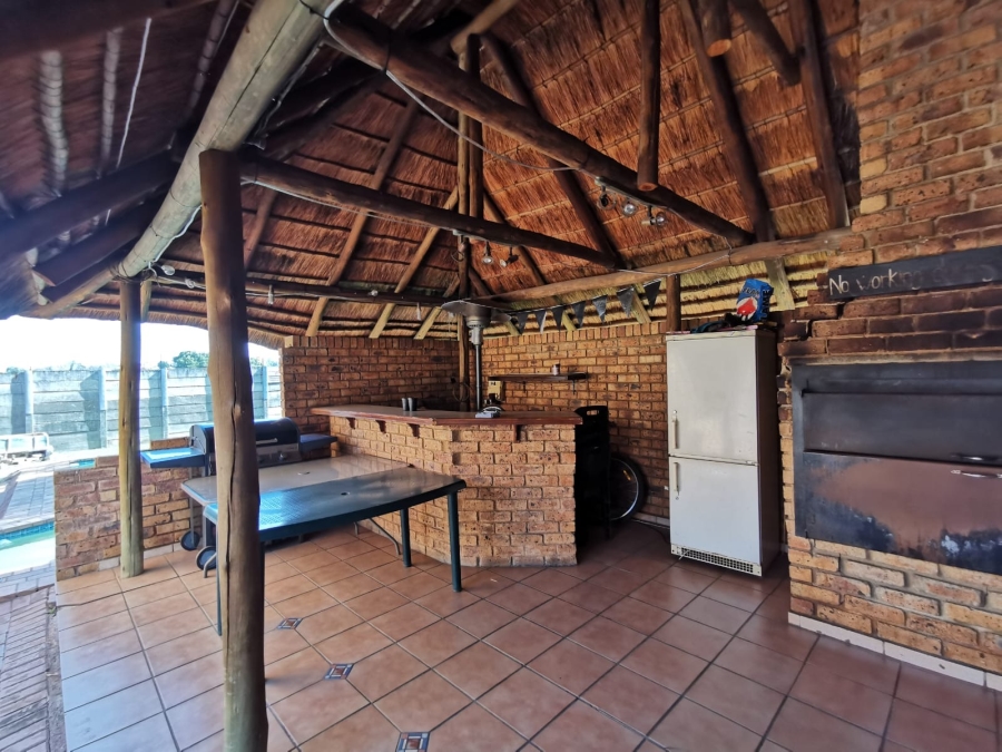 5 Bedroom Property for Sale in Verwoerdpark Gauteng