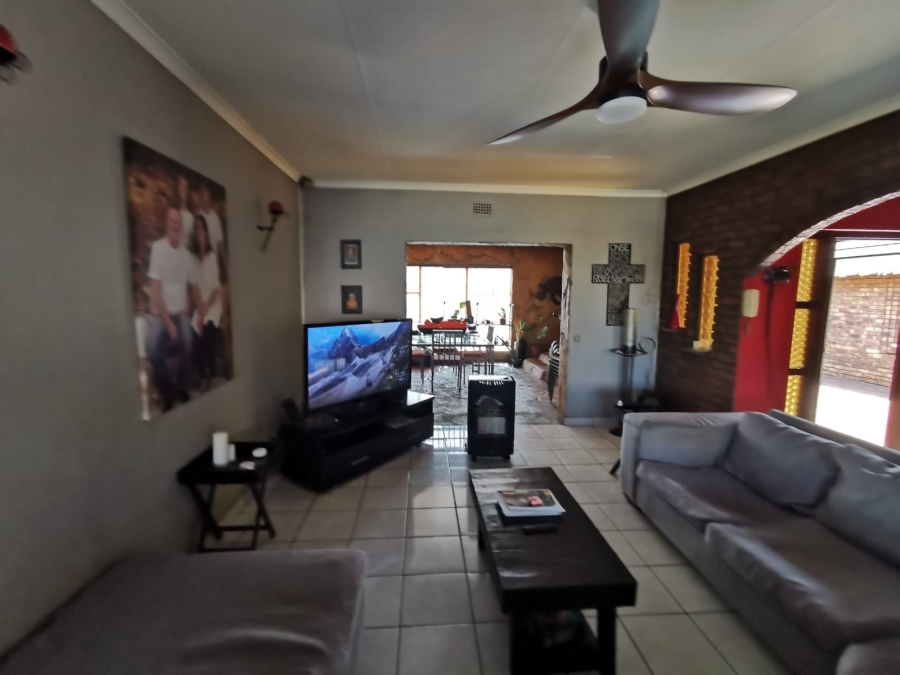 5 Bedroom Property for Sale in Verwoerdpark Gauteng
