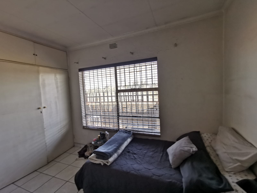 5 Bedroom Property for Sale in Verwoerdpark Gauteng