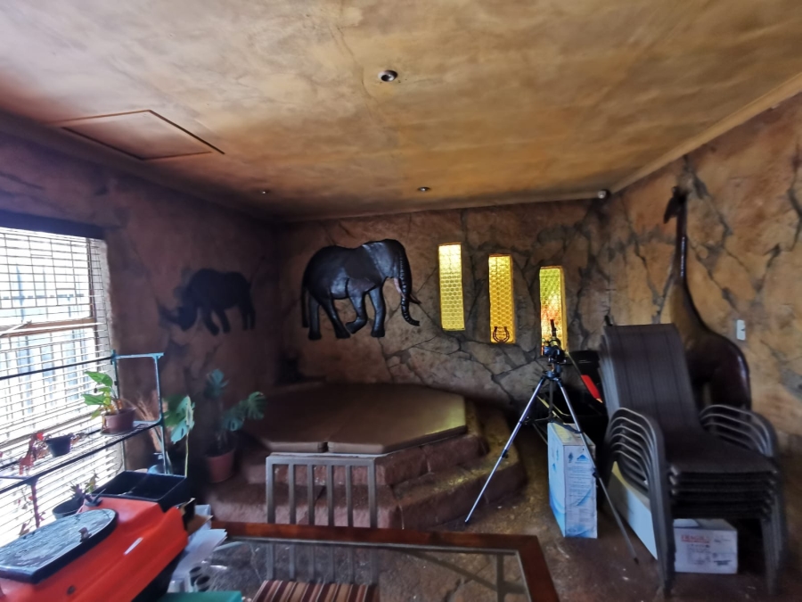 5 Bedroom Property for Sale in Verwoerdpark Gauteng