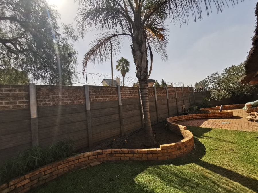 5 Bedroom Property for Sale in Verwoerdpark Gauteng