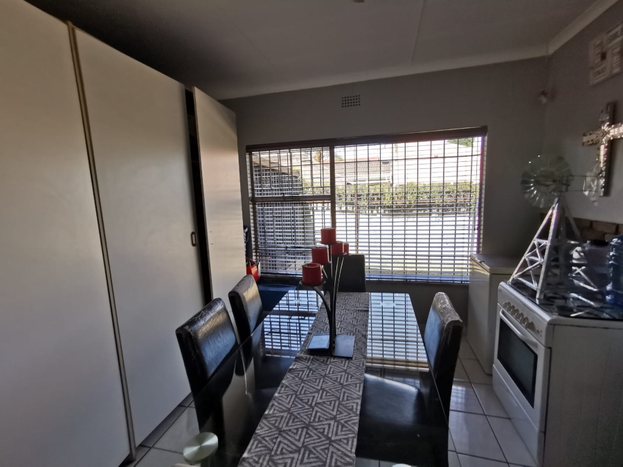5 Bedroom Property for Sale in Verwoerdpark Gauteng