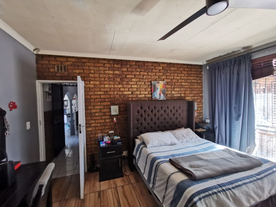 5 Bedroom Property for Sale in Verwoerdpark Gauteng