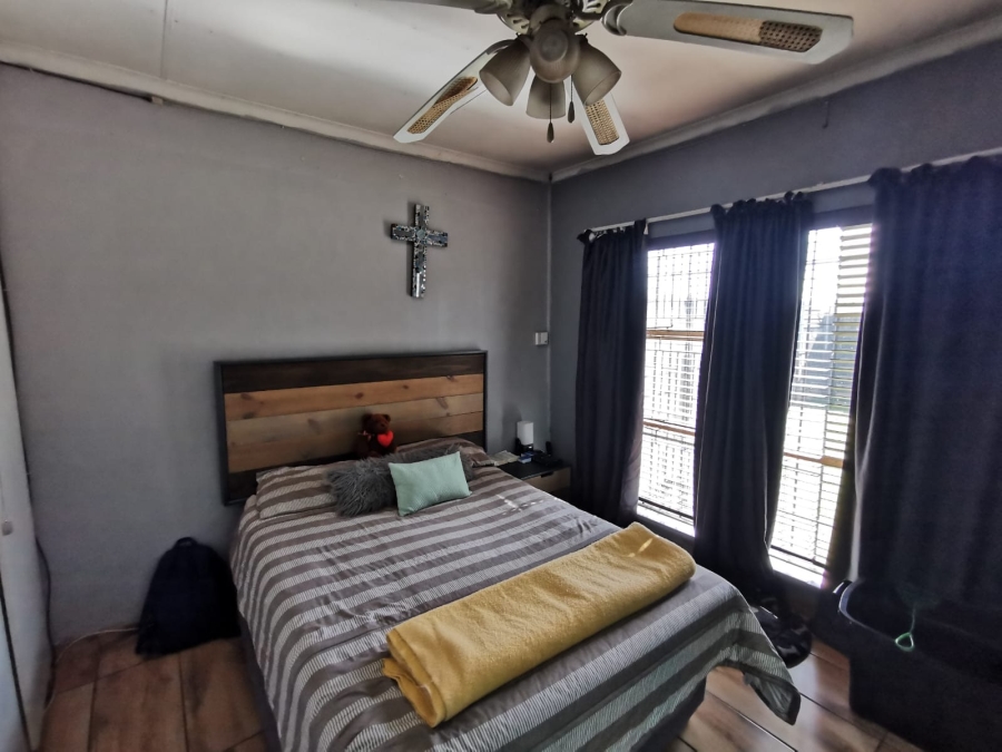 5 Bedroom Property for Sale in Verwoerdpark Gauteng