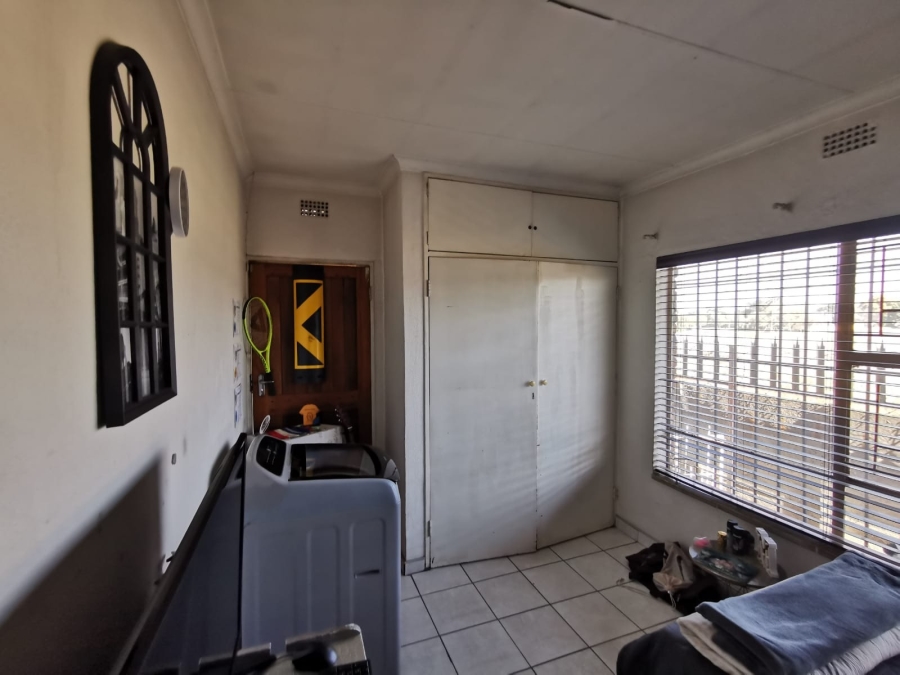 5 Bedroom Property for Sale in Verwoerdpark Gauteng