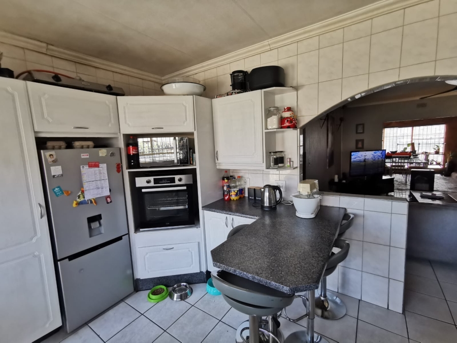 5 Bedroom Property for Sale in Verwoerdpark Gauteng