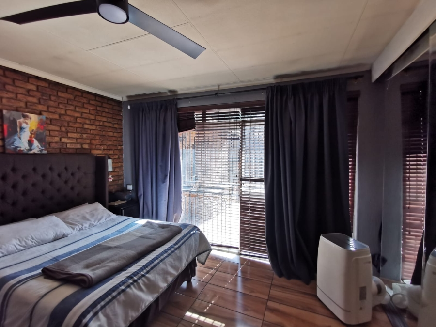 5 Bedroom Property for Sale in Verwoerdpark Gauteng