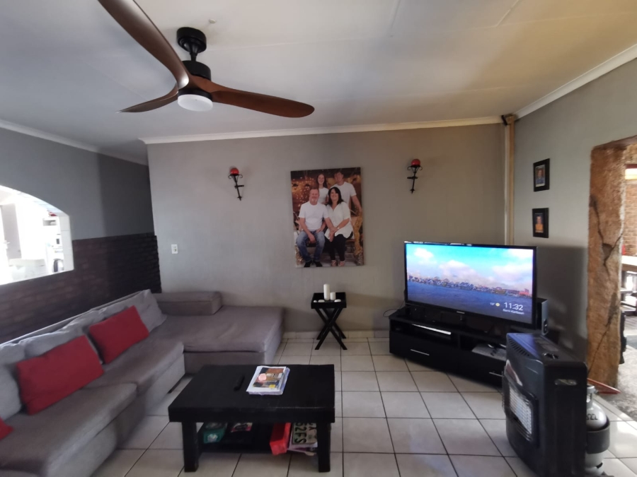 5 Bedroom Property for Sale in Verwoerdpark Gauteng