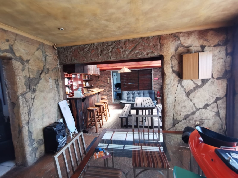 5 Bedroom Property for Sale in Verwoerdpark Gauteng