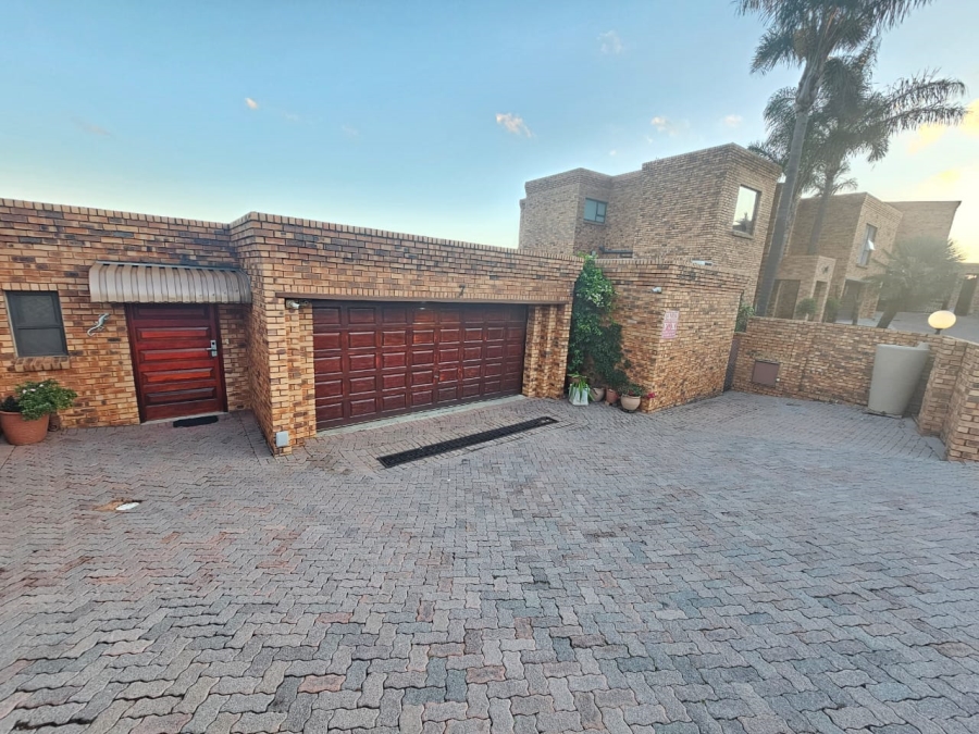 3 Bedroom Property for Sale in Bassonia Gauteng