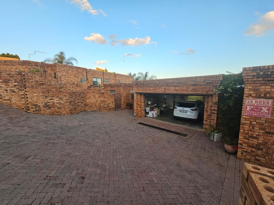 3 Bedroom Property for Sale in Bassonia Gauteng