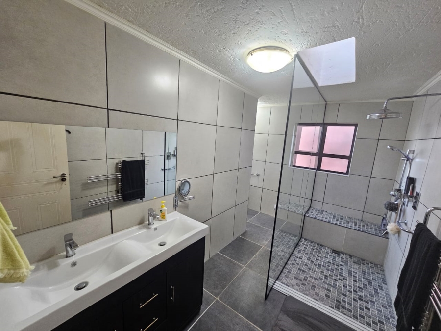3 Bedroom Property for Sale in Bassonia Gauteng