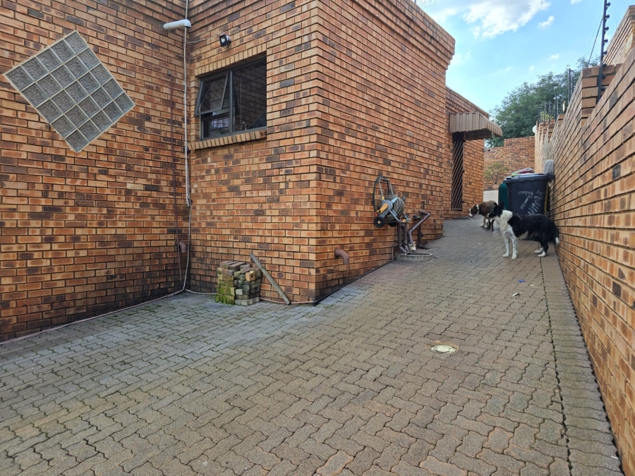 3 Bedroom Property for Sale in Bassonia Gauteng