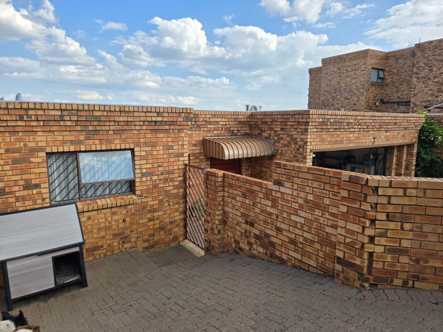 3 Bedroom Property for Sale in Bassonia Gauteng