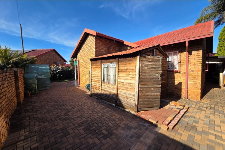 3 Bedroom Property for Sale in Wierda Park Gauteng