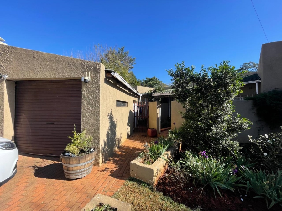 To Let 4 Bedroom Property for Rent in Fairland Gauteng