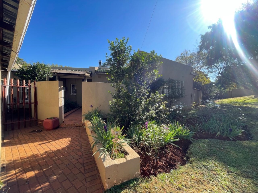 To Let 4 Bedroom Property for Rent in Fairland Gauteng