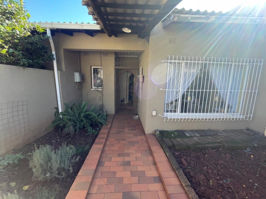 To Let 4 Bedroom Property for Rent in Fairland Gauteng