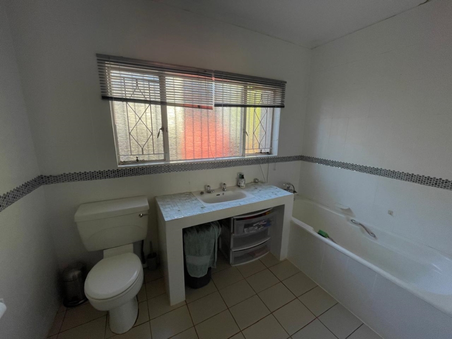 To Let 4 Bedroom Property for Rent in Fairland Gauteng