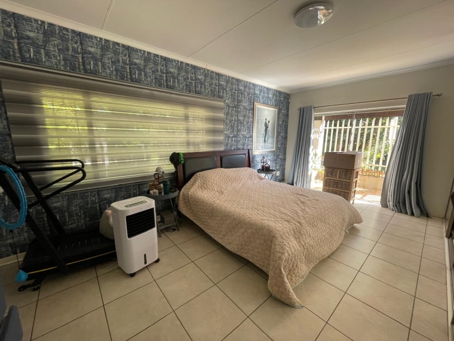 To Let 4 Bedroom Property for Rent in Fairland Gauteng
