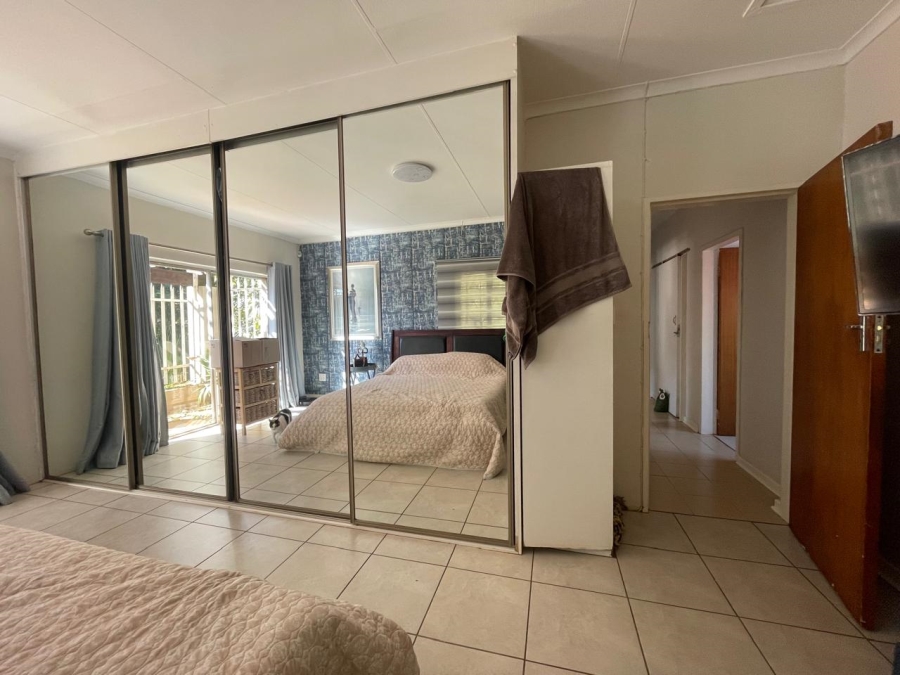 To Let 4 Bedroom Property for Rent in Fairland Gauteng