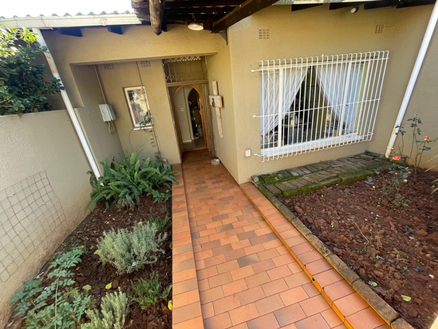 To Let 4 Bedroom Property for Rent in Fairland Gauteng