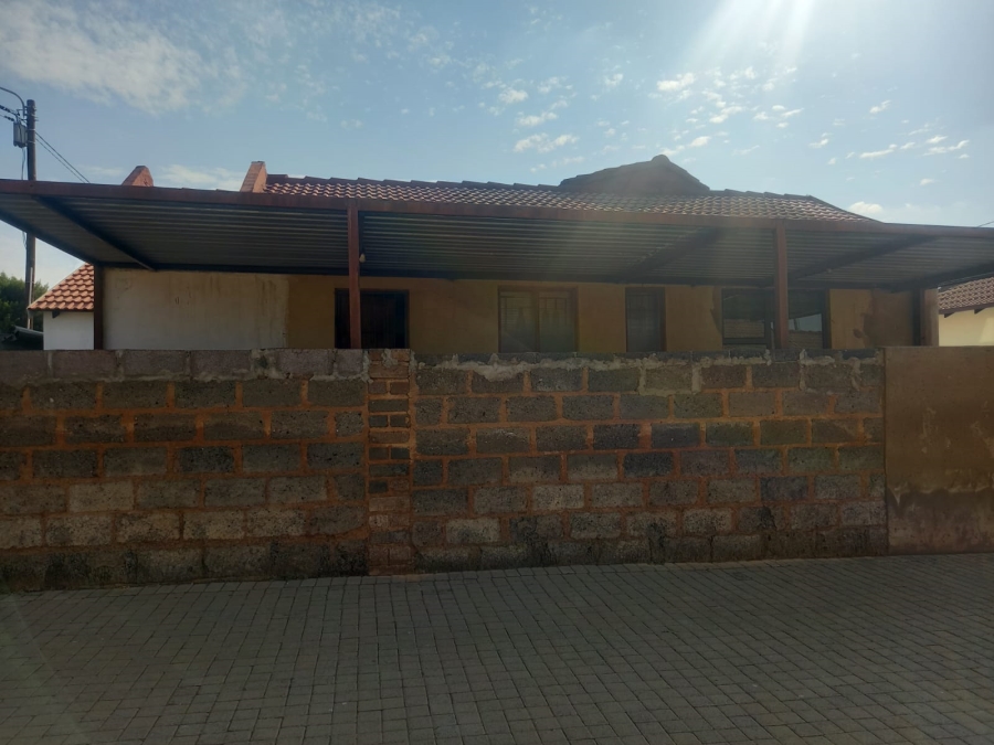 3 Bedroom Property for Sale in Clayville Gauteng