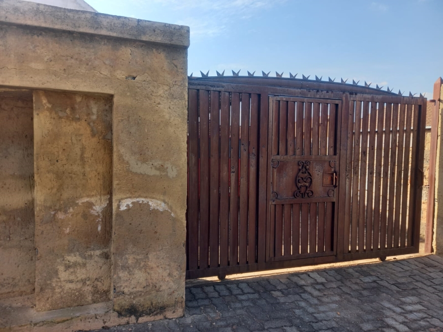 3 Bedroom Property for Sale in Clayville Gauteng