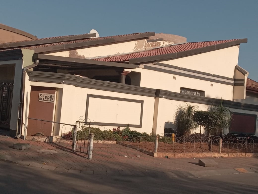 3 Bedroom Property for Sale in Clayville Gauteng