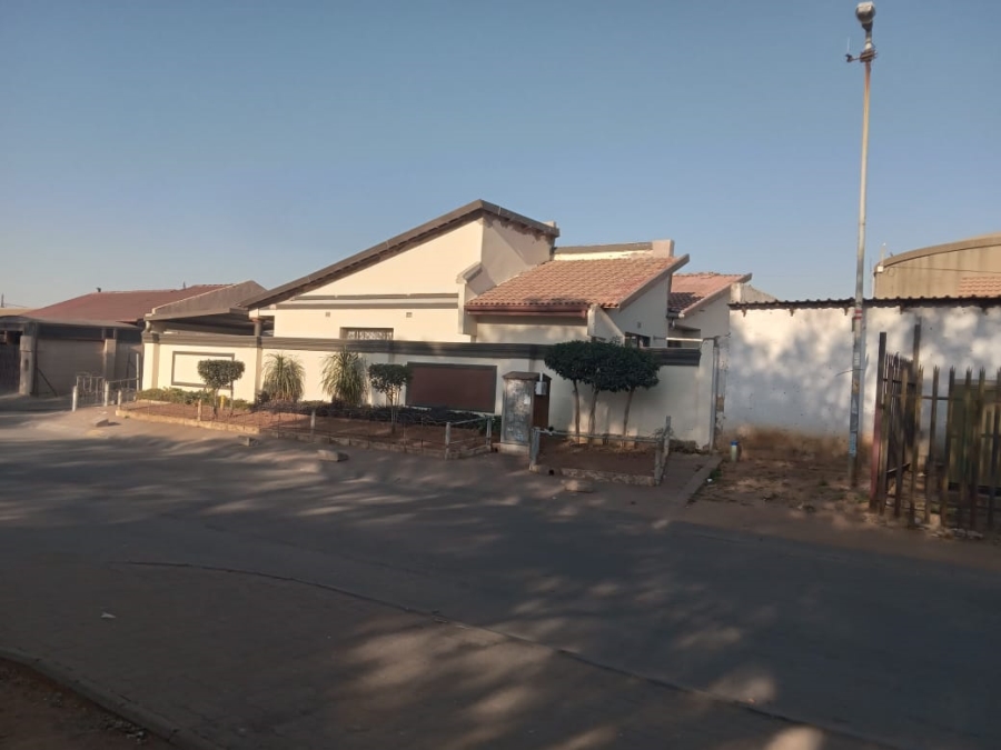 3 Bedroom Property for Sale in Clayville Gauteng