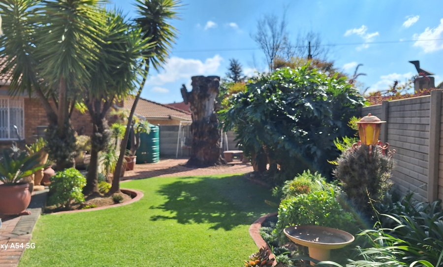 3 Bedroom Property for Sale in Crystal Park Gauteng