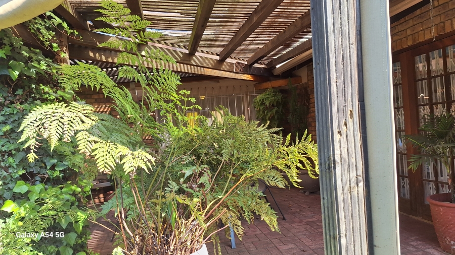 3 Bedroom Property for Sale in Crystal Park Gauteng