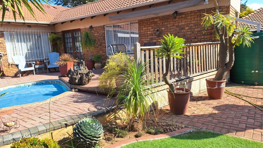 3 Bedroom Property for Sale in Crystal Park Gauteng