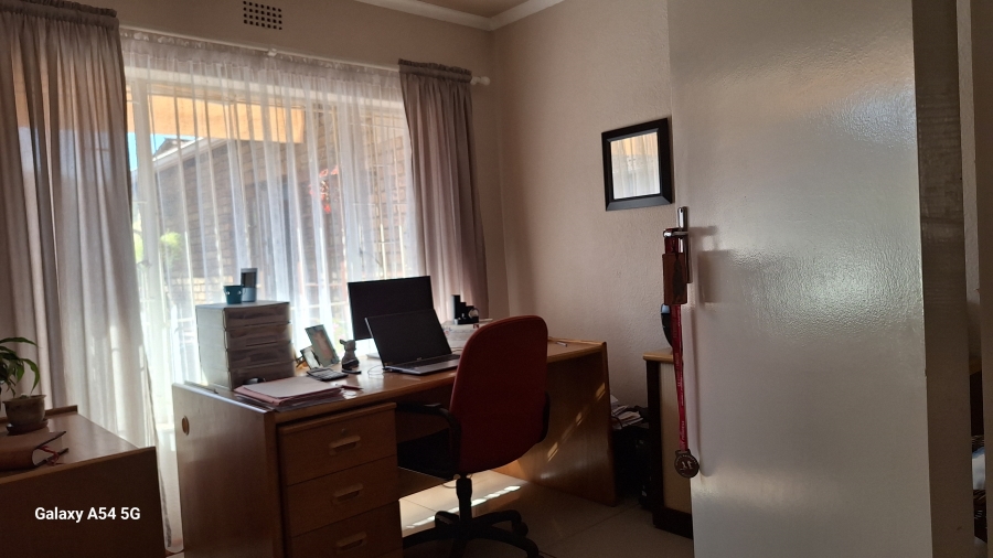 3 Bedroom Property for Sale in Crystal Park Gauteng