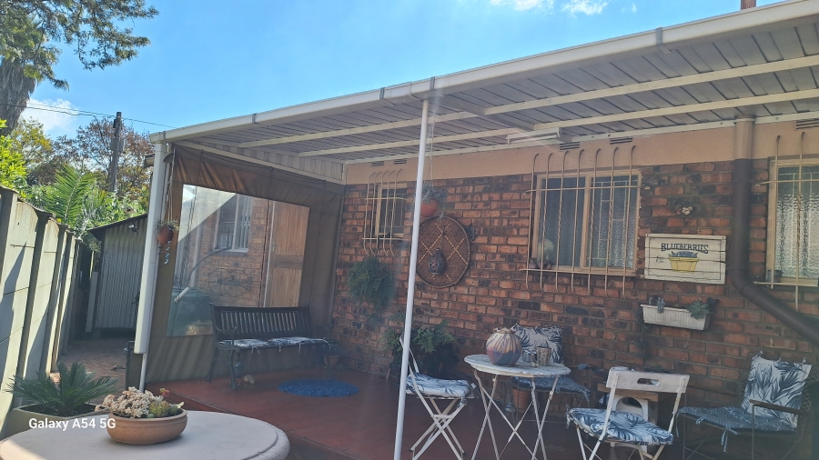 3 Bedroom Property for Sale in Crystal Park Gauteng