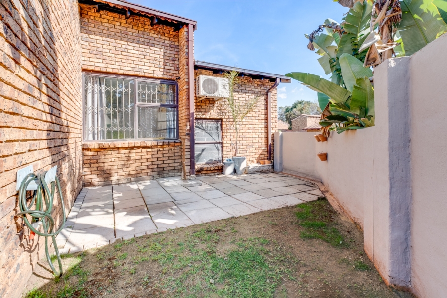 2 Bedroom Property for Sale in Bryanston Gauteng