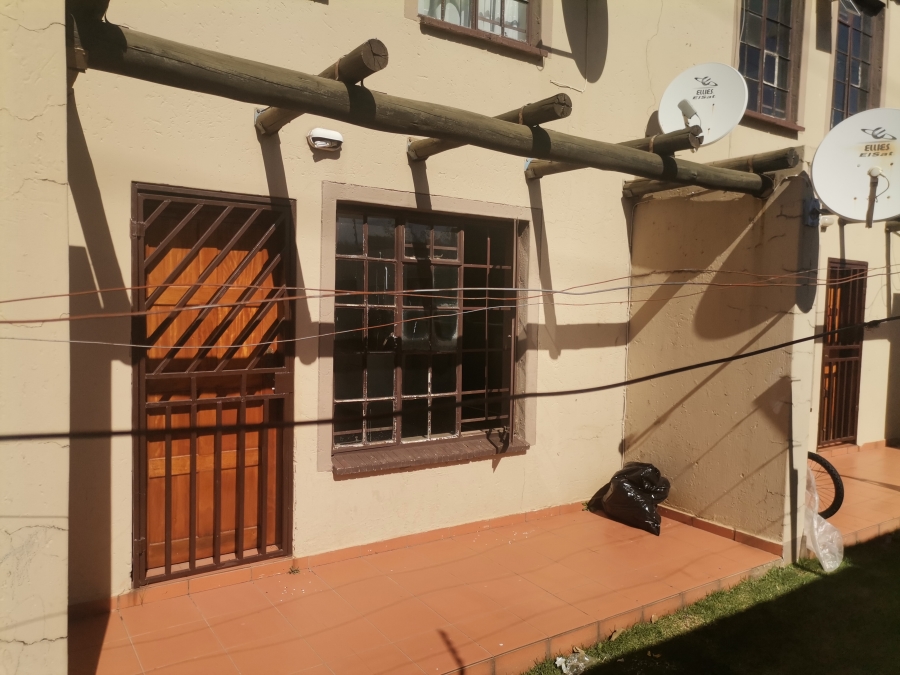 2 Bedroom Property for Sale in Roodepoort West Gauteng