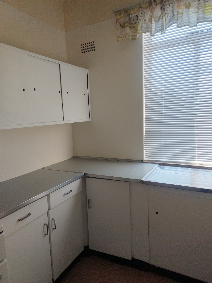 To Let 2 Bedroom Property for Rent in Robertsham Gauteng